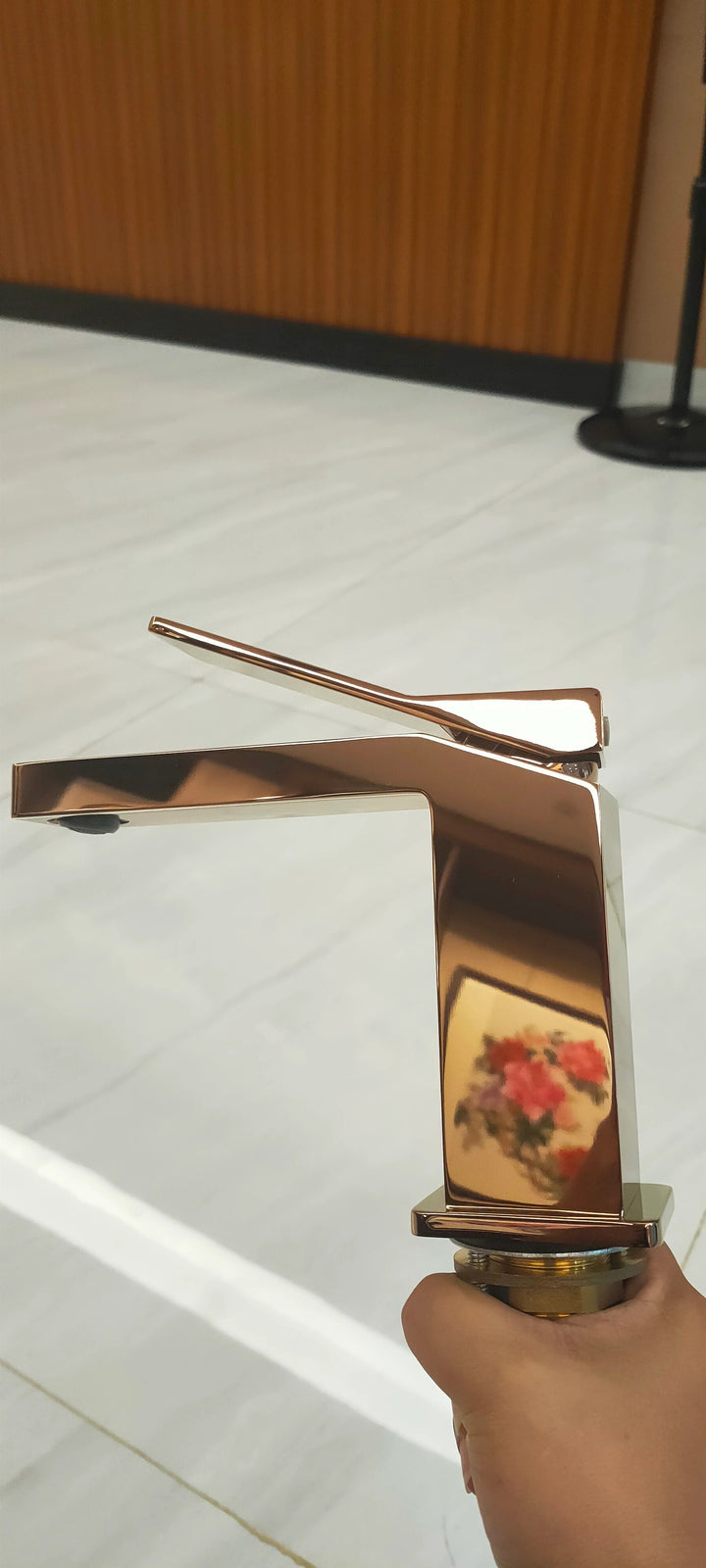 Rose gold polished single hole bathroom faucet